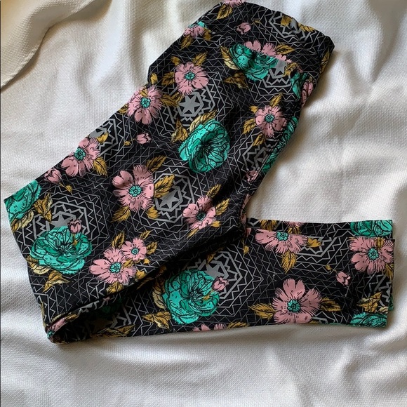 LuLaRoe Pants - LULAROE OS floral legging